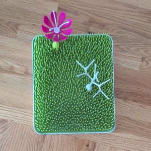 Green Grass Drying Rack with Pink Flower Accessory